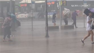 康芮挾雨彈炸11縣市　超大豪雨轟宜花