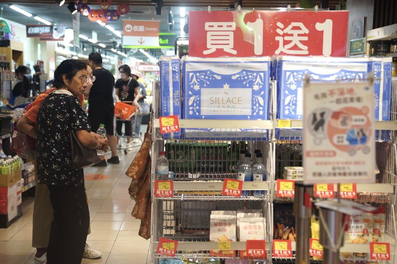 5月消費者信心指數跌至64.93點，創逾一年新低。（圖／中央社）