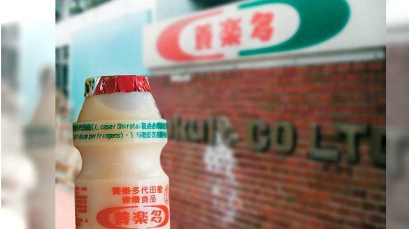 喝養樂多該戳洞還是撕開？日本官方解答了