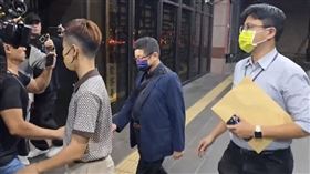 ▲北市產發局前局長林崇傑以證人身份，抵達北檢複訊。（圖／翻攝畫面）