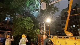 板橋晚間停電！民眾驚見爆炸聲　台電曝原因「不是小動物」