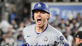洛杉磯道奇強打佛里曼（Freddie Freeman）面對洋基右投施密特（Clarke Schmidt）首局首打席就炸裂。（圖／翻攝自道奇隊官方X）