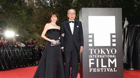 米倉涼子（右）與岸部一德出席第37屆東京影展。（圖／翻攝自DoctorX_tvasahi X）