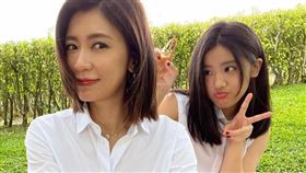 賈靜雯（左）和女兒梧桐妹（右）感情很好。（圖／翻攝自梧桐妹IG）