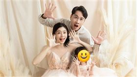 張捷（後）和夏如芝（前）婚後育有一女。（圖／翻攝自張捷IG）