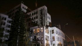 烏克蘭知名地標「國家工業大樓」(Derzhprom)被俄軍摧毀。 圖／X平台／@@ZelenskyyUa