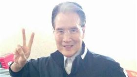 石英。（圖／翻攝自石英臉書）