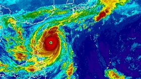 康芮颱風有明顯「黑洞眼」，威力不容小覷。（圖／翻攝自向日葵衛星9號）