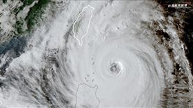 天氣特急表示，康芮颱風可能會置換眼牆。（圖／翻攝自台灣颱風論壇｜天氣特急臉書）