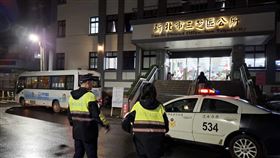 颱風康芮逼近  新北警動員協助預防性撤離颱風「山陀兒」10月初才重創新北三芝山區，如今颱風「康芮」又再度帶來威脅，淡水警方30日晚間動員前往三芝區，協助公所預防性撤離民眾。（翻攝照片）中央社記者高華謙傳真  113年10月30日