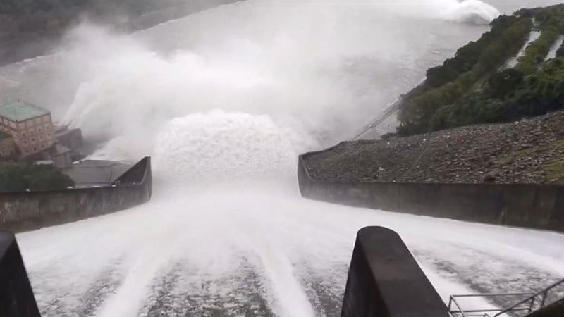 新/上次洩洪2年前!石門水庫再啟溢洪道