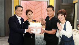 劉曉憶及苗真、江國賓幫江宏恩慶生。（圖／三立提供）