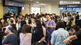 劉德華粉絲早已經在小巨蛋守候。（圖／記者鄭孟晃攝影）