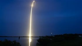 億萬富豪馬斯克的太空公司在地球周遭運轉全球最強大的衛星網路系統「星鏈」。（圖／美聯社／達志影像）