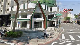 位於高雄三多商圈的7-Eleven無人商店熄燈，屋主開出25萬元招租。（圖／翻攝自Google Maps）