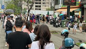 便當店「颱風天一堆人排爆」  圖／高雄點臉書粉專