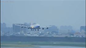 康芮颱風,華航CI782,越南胡志明市,桃機,高雄機場,Threads,商務艙,地勤,下跪,道歉