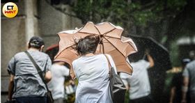 ▲康芮颱風侵襲，大台北地區出現11～12級強陣風。（圖／CTWANT）

