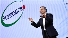 美超微執行長梁見後主題演講（1）台北國際電腦展（COMPUTEX 2024）4日開幕，5日上午美超微（Supermicro）總裁暨執行長梁見後發表主題演講。 中央社記者翁睿坤攝  113年6月5日