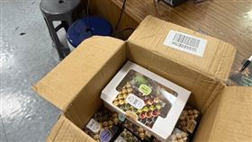 老闆透過友人引薦，在颱風夜裡分享心意。（圖／翻攝畫面）