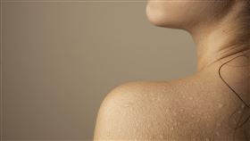 霜降降溫季！高科技養膚衣新革命：打造秋冬肌膚護航員（業配勿用）