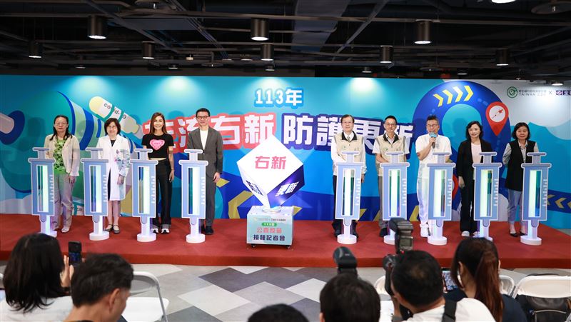 11/1起開放滿50歲以上民眾同時接種疫苗