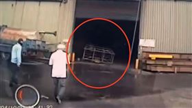 康芮,颱風,移工,鐵捲門,維修,桃園（圖／翻攝畫面）