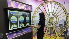 台北國際旅展登場  華航「航點拉霸機」吸睛2024 ITF台北國際旅展1至4日在南港展覽館一館1、4樓展出，中華航空於展場設置的「航點拉霸機」相當吸睛，吸引民眾一探究竟。中央社記者汪淑芬攝  113年11月1日