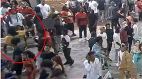 當奧蘭多市1日凌晨正在慶祝萬聖節時，一名青少年槍手混入人潮，在不同的2個地點開槍，造成2人死亡、6人受傷。（圖／翻攝Ｘ／Orlando Police）