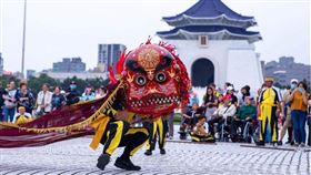 ▲公演引起民眾搶拍（圖／翻攝自本淵寮朝興宮粉絲專頁）