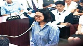 洪曉慧出庭時痛哭，對於一時衝動殺死閨密表示後悔。