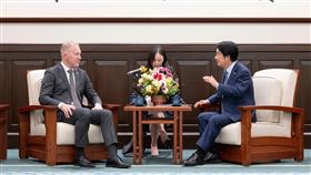 賴清德接見愛沙尼亞國會外交委員會主席梅馬侃（Marko Mihkelson），團員包括外交委員會柏瀚恩（Henn Põlluaas）、柯艾禮（Eerik-Niiles Kross）、柯絲特（Ester Karuse）、羅薇絲（Luisa Rõivas）4位議員，以及外委會秘書處主任柯博姬（Birgit Keerd-Leppik）（圖／總統府提供）