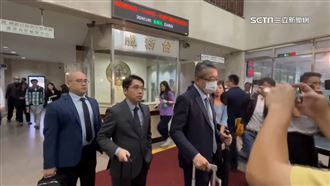 柯文哲交保失敗　「黃金律師團」臭臉離開