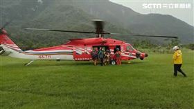 康芮颱風重創台灣本島，空勤總隊順利救出捷克籍夫婦。（圖／翻攝畫面）