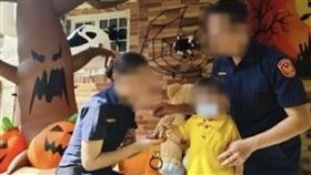 媽媽開心po照要考考大家知道我們在扮什麼嗎？（圖／翻攝自當事人IG）