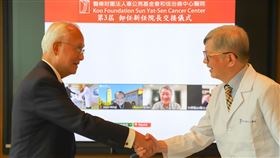 ▲和信治癌中心醫院卸新任院長交接儀式。（圖／和信醫院提供）