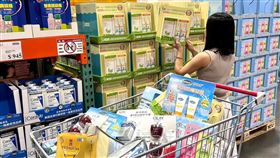 好市多盤點夏季必備清爽美妝護膚及營養品，輕鬆為肌膚補充水分、維持好氣色。（圖／品牌業者提供）