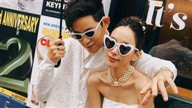 敖犬跟發發登記結婚。（圖／本人提供）