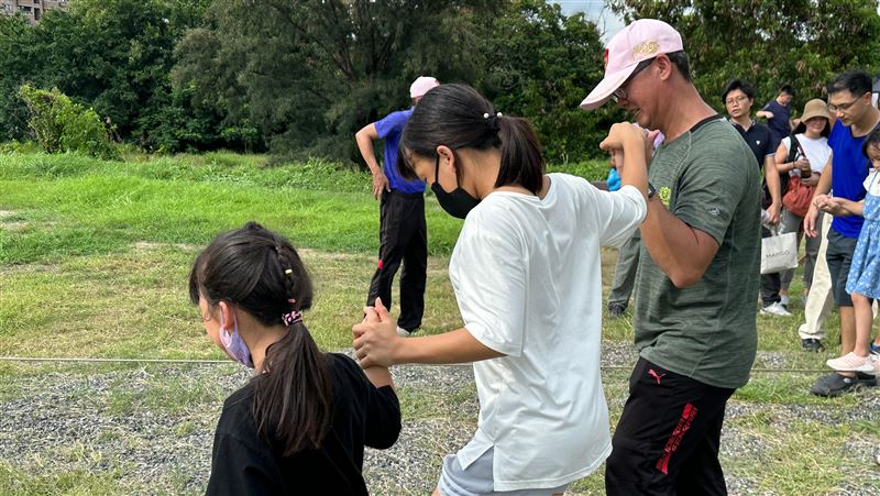 姓「屎」怎取名？阿嬤隨口1字翻轉她一生