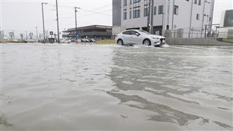 康芮轉為低氣壓襲日　多處雨災、男遭沖走