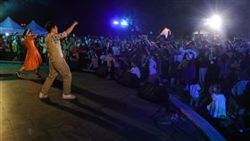 台北白晝之夜大安森林公園登場　民眾熱情參與2024台北白晝之夜2日在大安森林公園盛大登場，活動集結國內外藝術團隊參與，帶來一連串精彩表演節目，吸引許多民眾到場同樂、歡度週末夜。中央社記者謝佳璋攝  113年11月2日