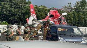 司馬庫斯部落道路中斷  直升機載送物