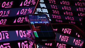 台股大漲687點攀至21558點美股收高，台股9日同步上揚，開盤即飛越21138點半年線關卡，盤中進一步攻上21558.08點，上漲687.98點。中央社記者翁睿坤攝  113年8月9日