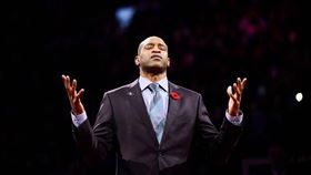 文斯卡特在球衣退役儀式上激動狂吼。(圖/路透社/達志影像)