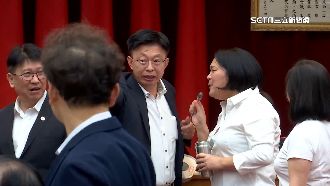 財劃法未審先開戰　立院藍綠搶麥吵成一團