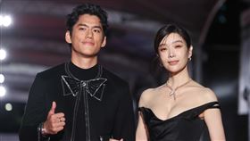 金鐘58戲劇類紅毯《村裡來了個暴走女外科》蔡淑臻、朱軒洋。（圖／記者邱榮吉、楊澍攝影）