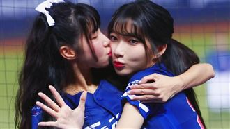 學姊筠熹霸氣強吻　女神一粒學壞跳艷舞