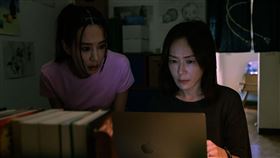 安心亞與尹馨劇中攜手調查線索。（圖／華視、公視台語台提供）