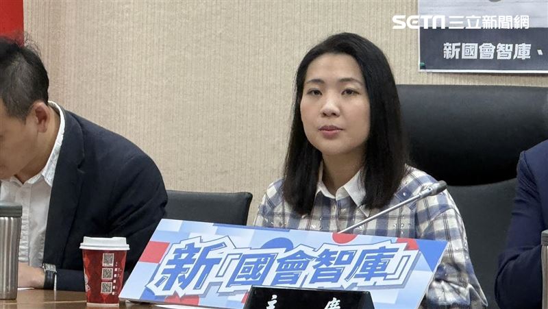 吳秉叡摔爛麥克風！芯：瘋起來自己人都打