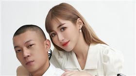 鳳梨、歐菈。（圖／翻攝自鳳梨IG）